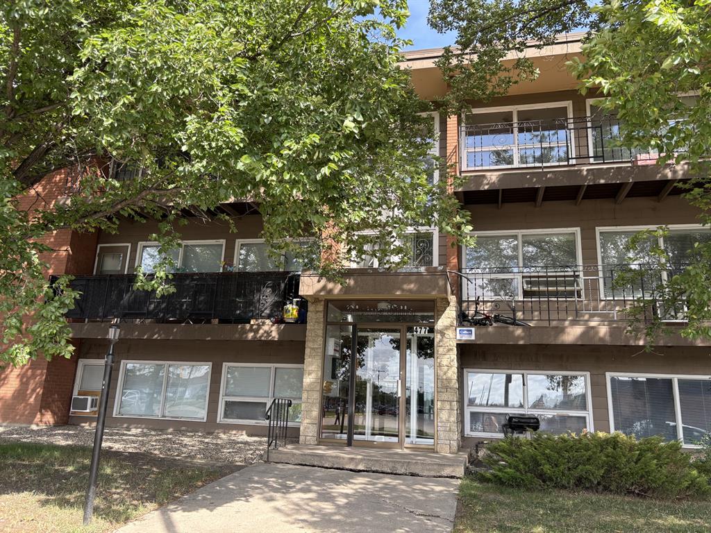 477 Lorne Street North