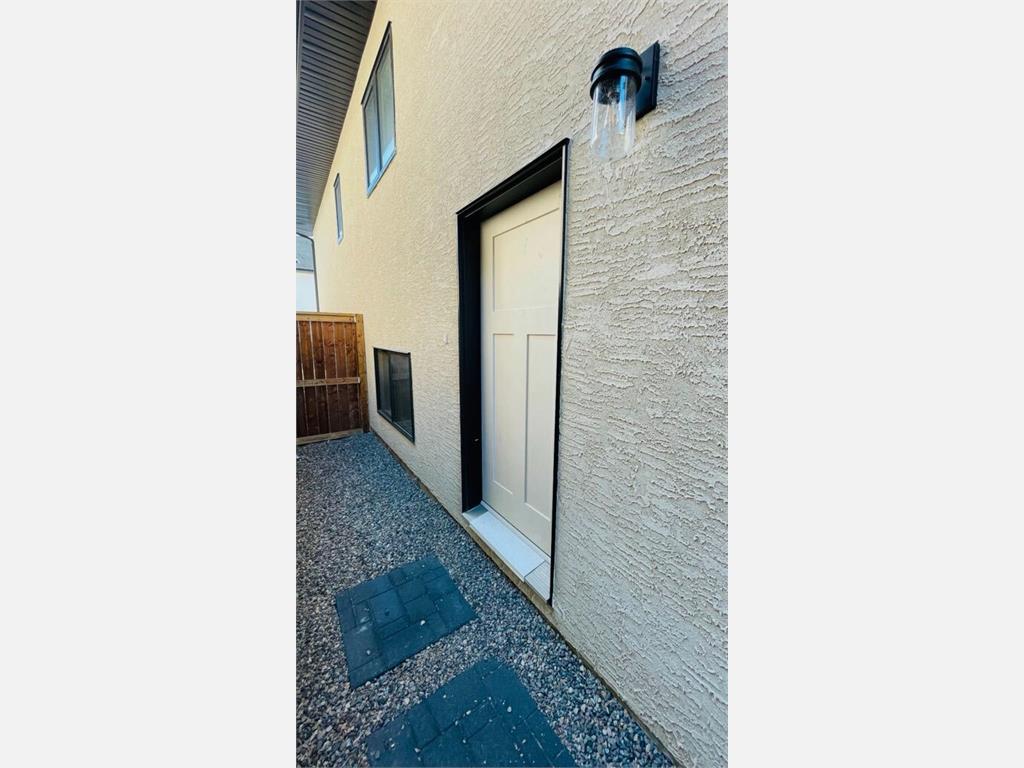 224 Hamm Crescent - B
