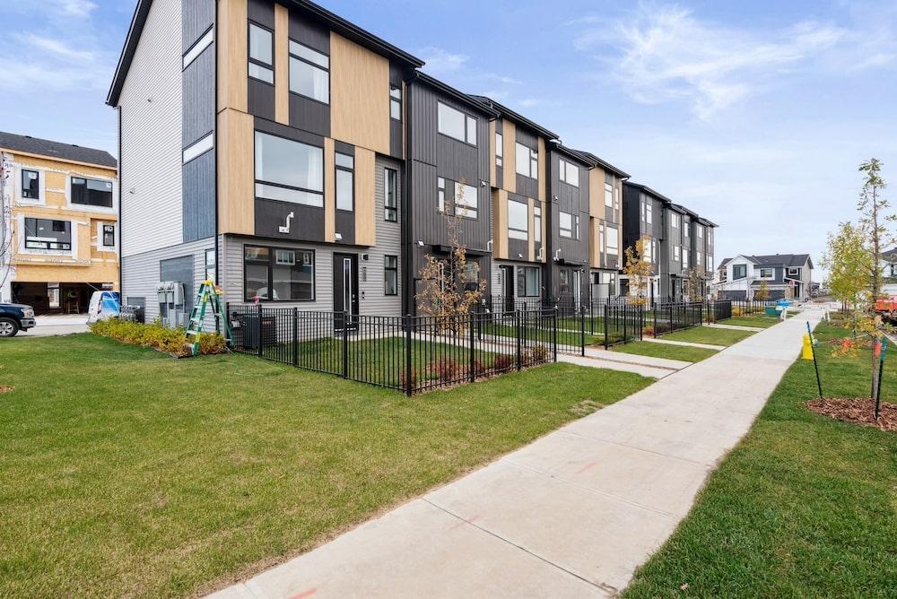 165 Element Drive North