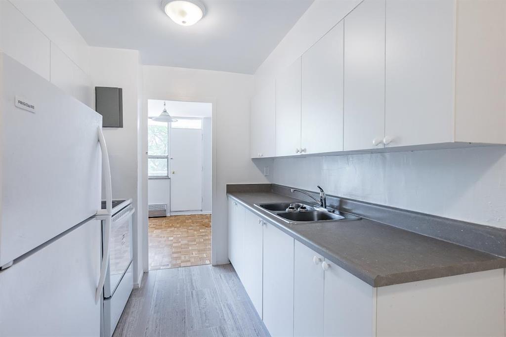 215 markham road, toronto Apartment for Rent