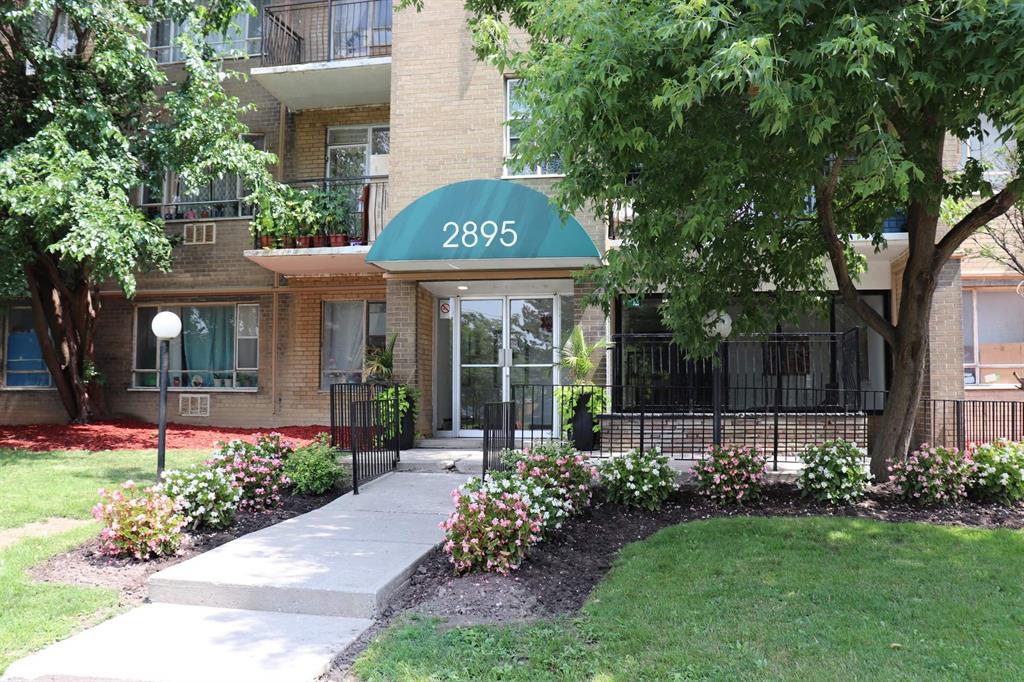 Creative Bathurst Toronto Apartments For Rent for Small Space