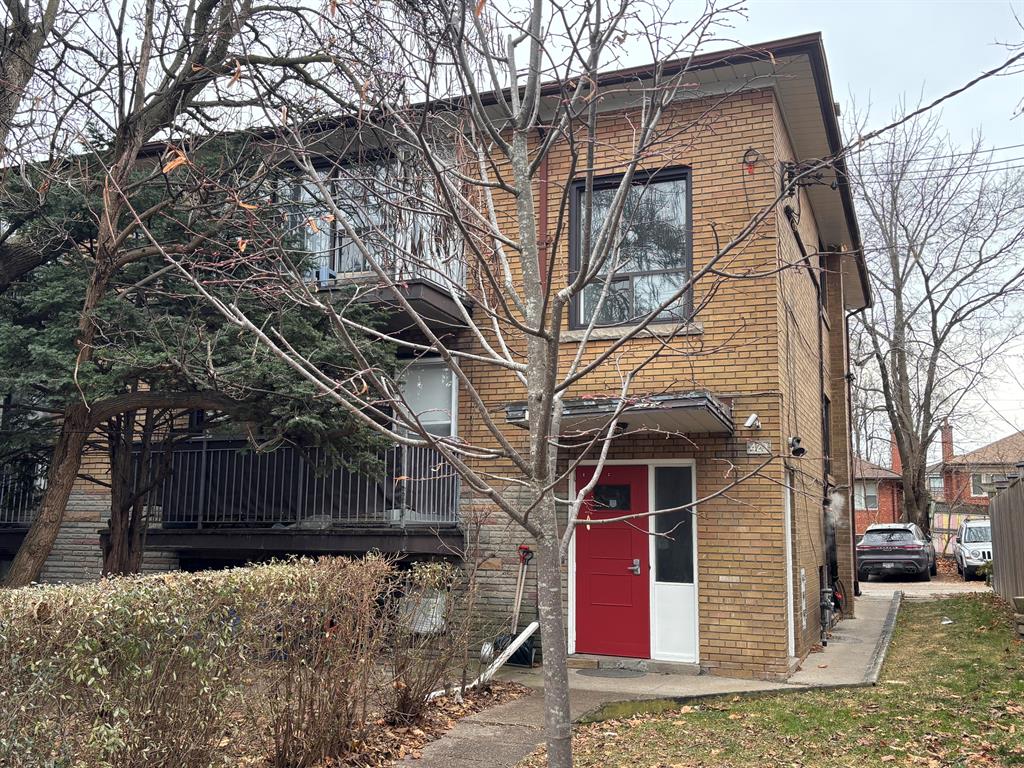 429 lawrence Avenue west