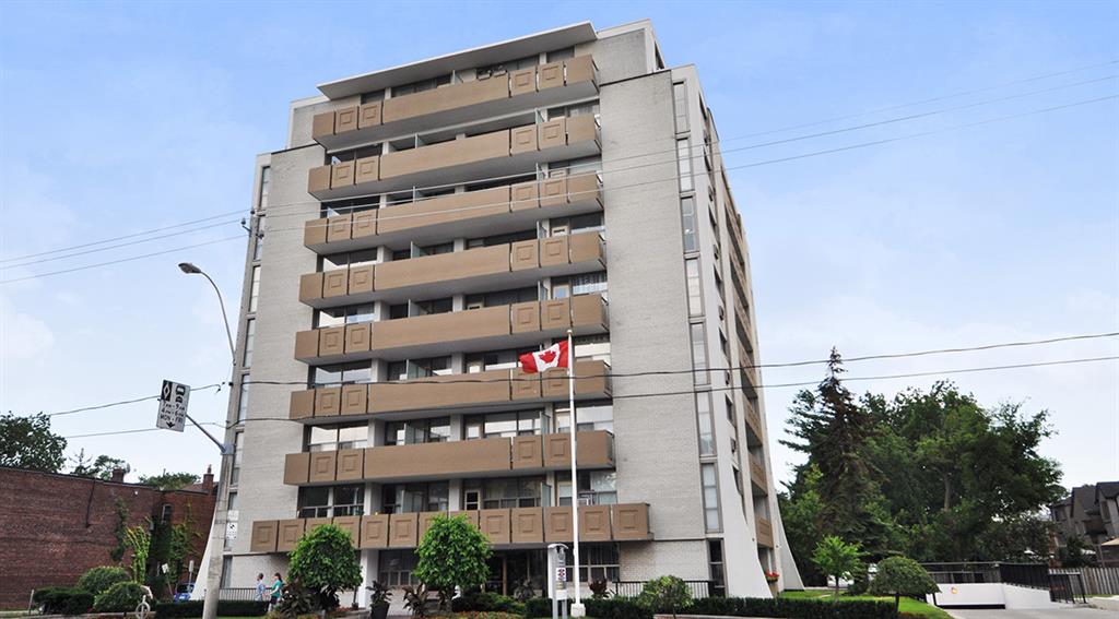 445 Eglinton Avenue East