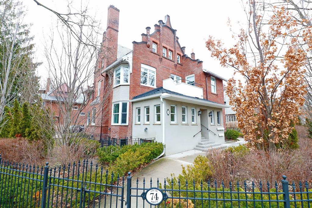 74 South Dr