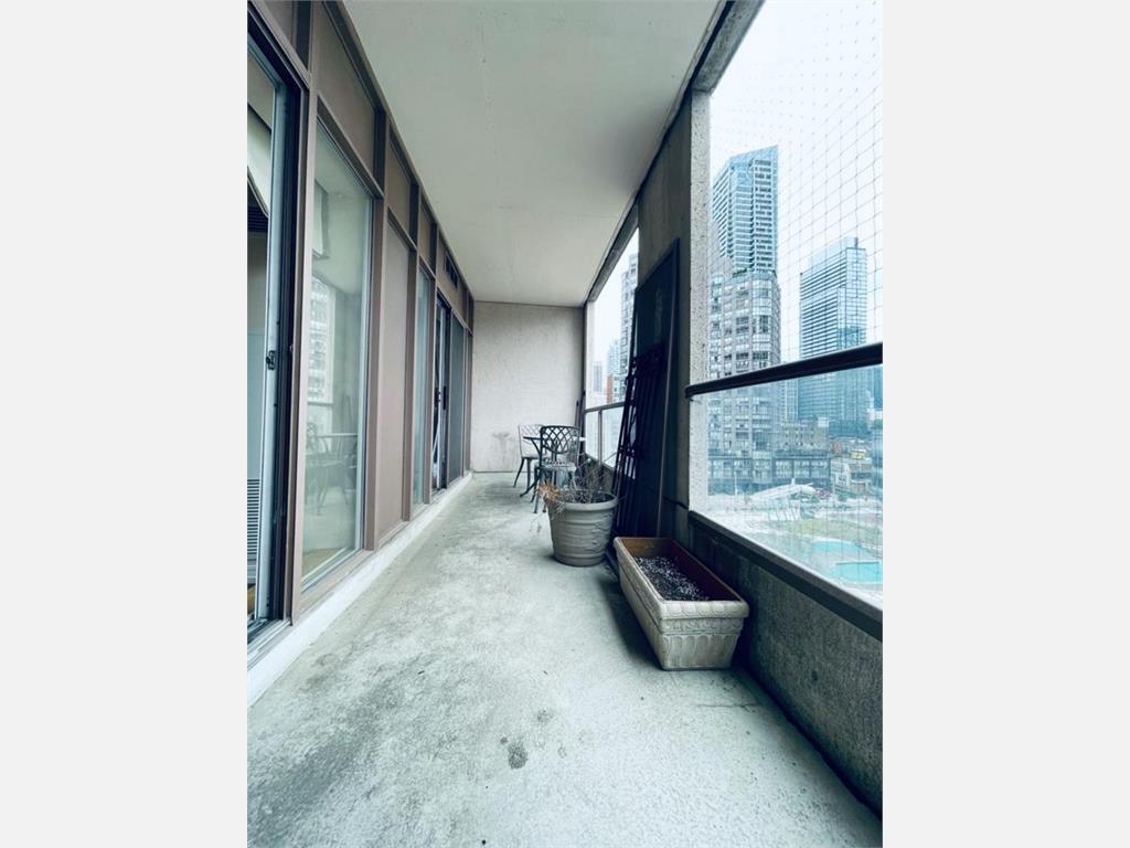 909 Bay Street, Suite 710