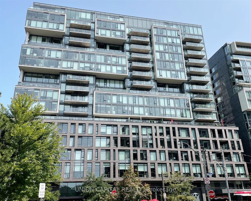 111 Bathurst St 1414