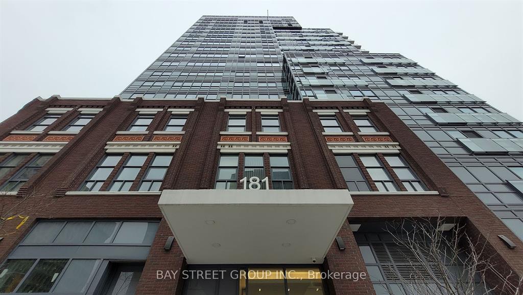 181 Huron St 204
