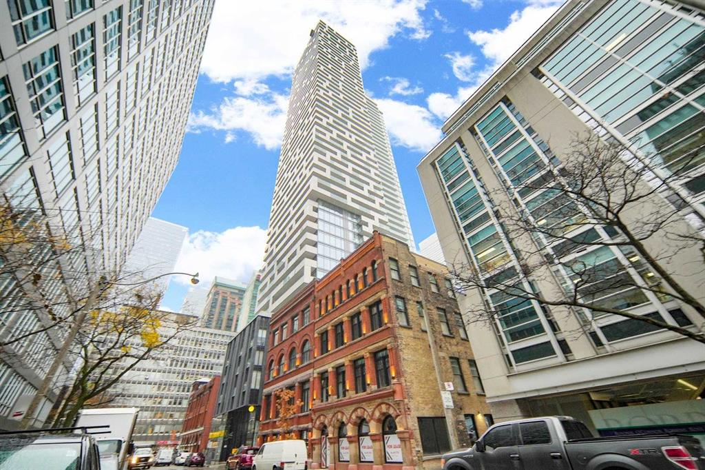 20 lombard st 3416, toronto Condo Apt. for Rent