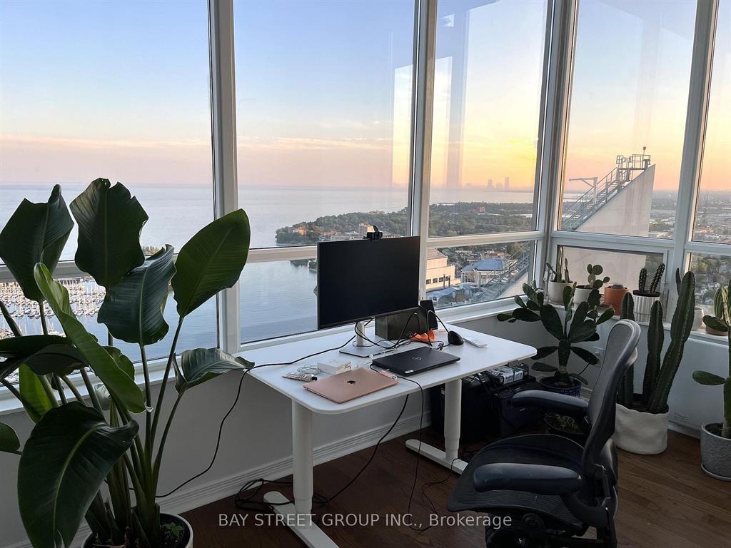 2230 Lake Shore Blvd W Lph1