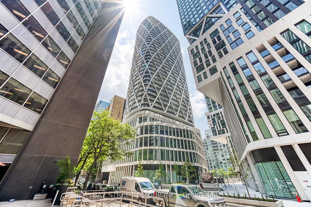 230 Simcoe St 3514
