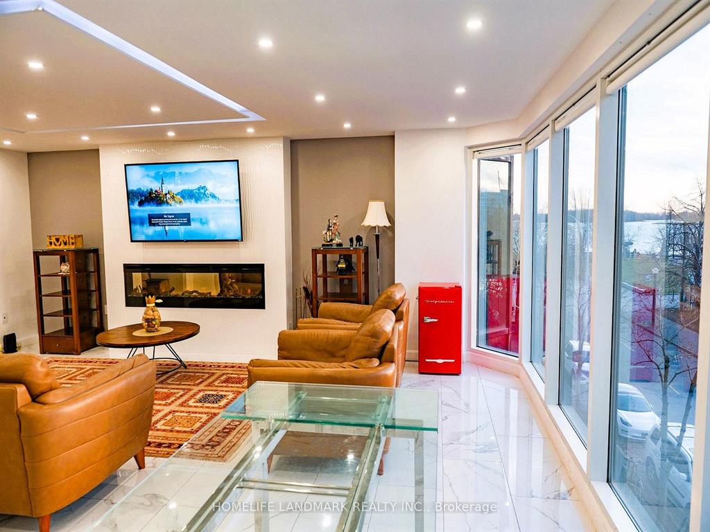 251 Queens Quay W 304