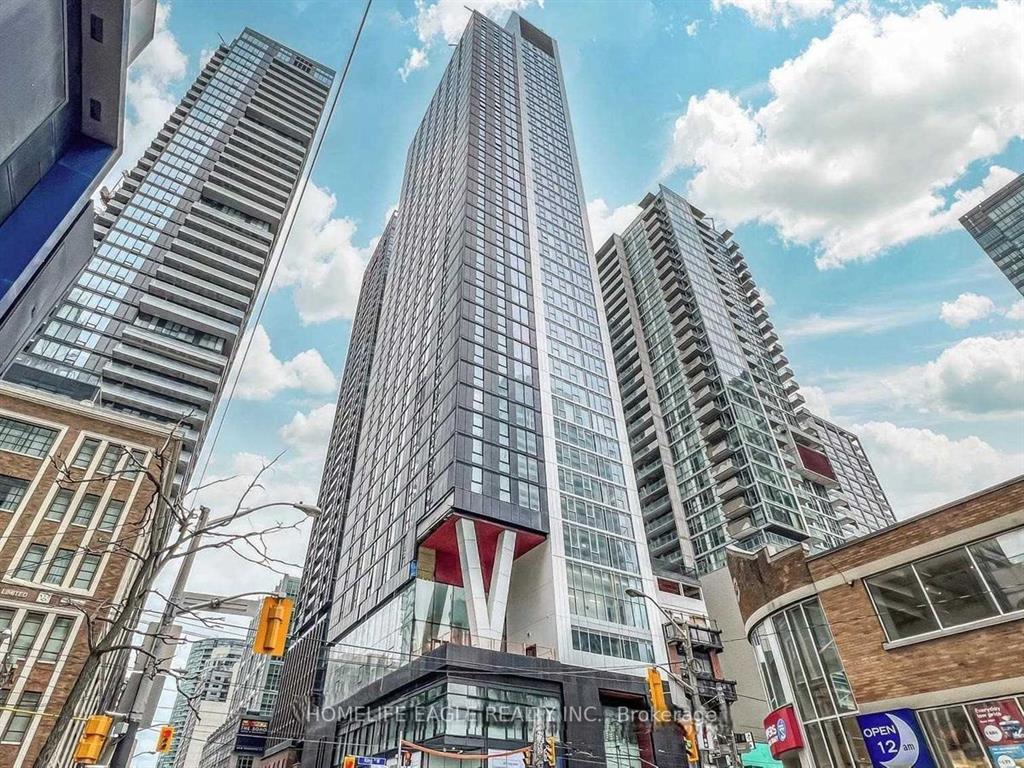 357 King St W 1403