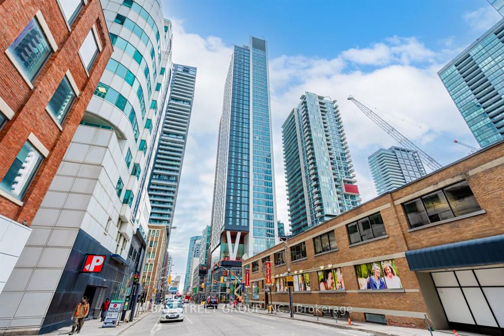 357 King St W 1409