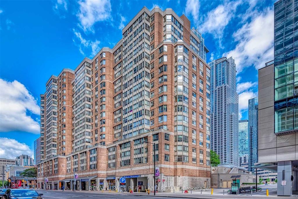 44 Gerrard St W 704