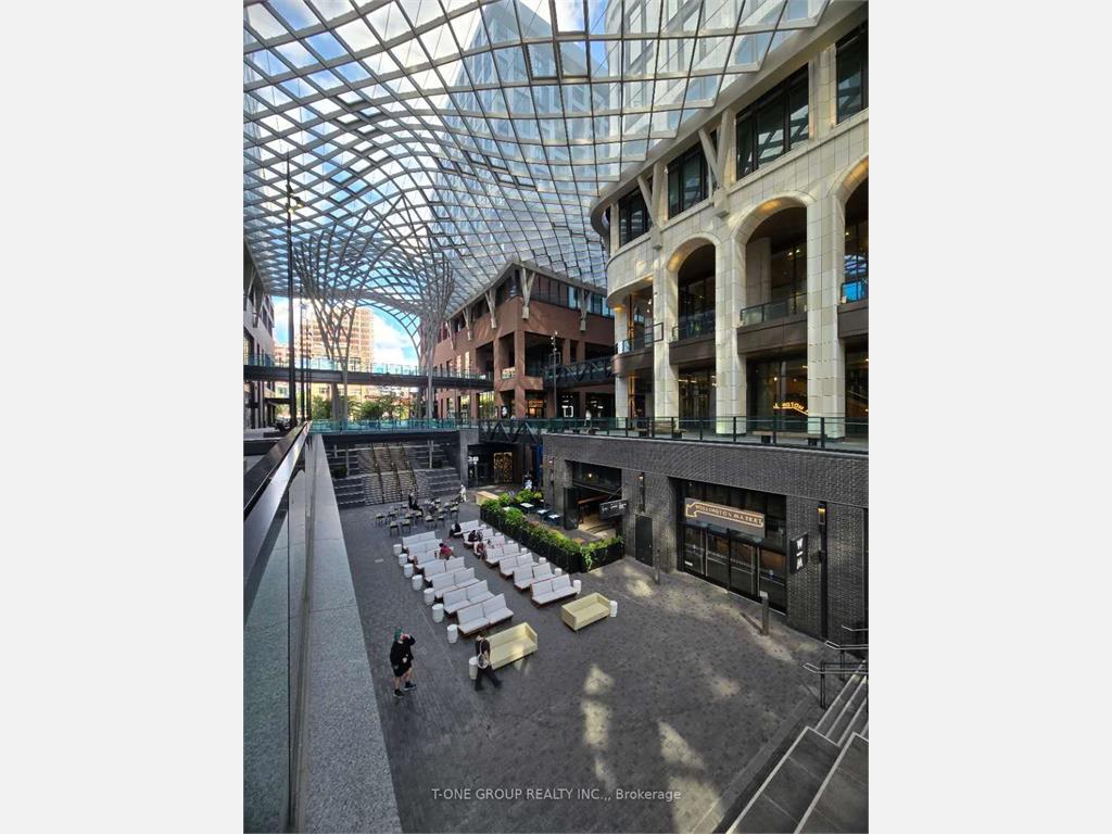 480 Front St W 803