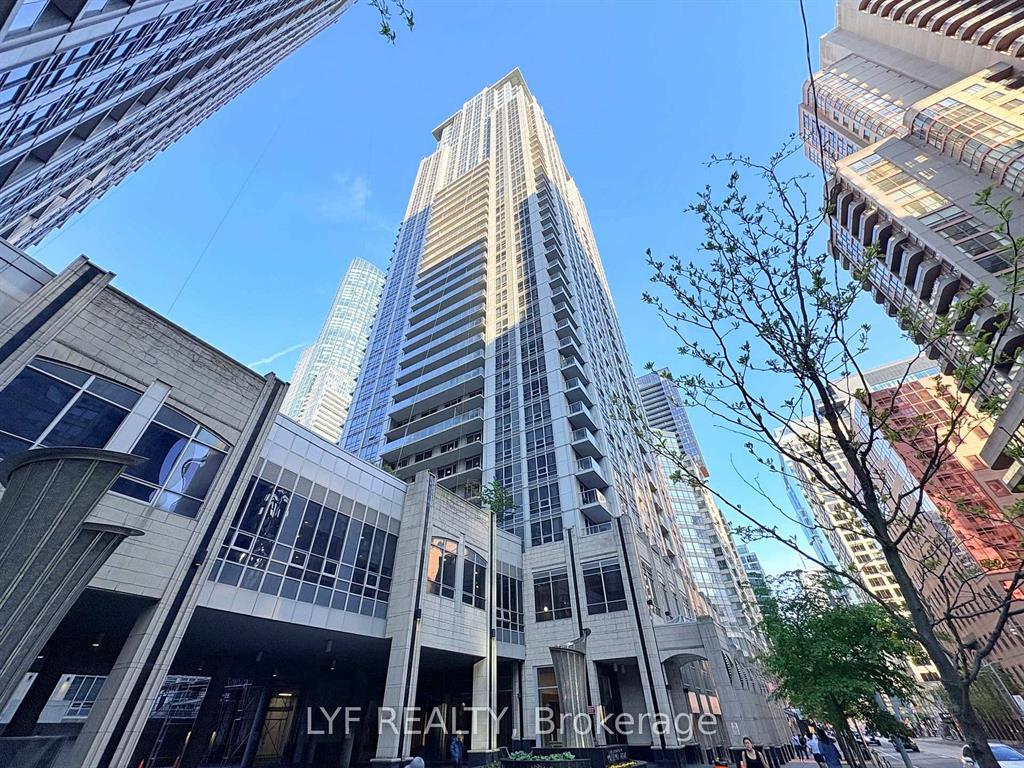 761 Bay St 3802