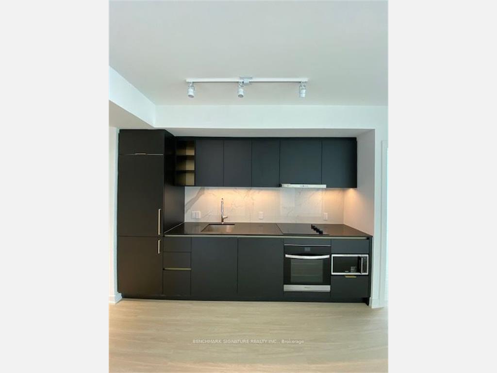 8 Wellesley St W 5708