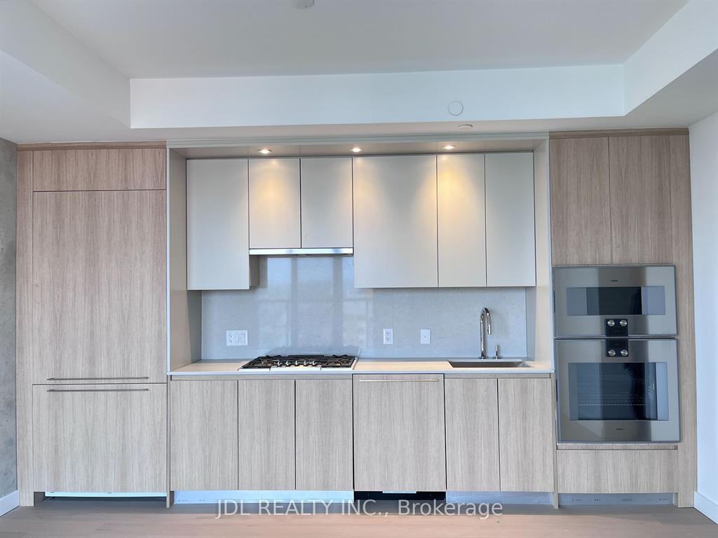 81 Wellesley St E 1701
