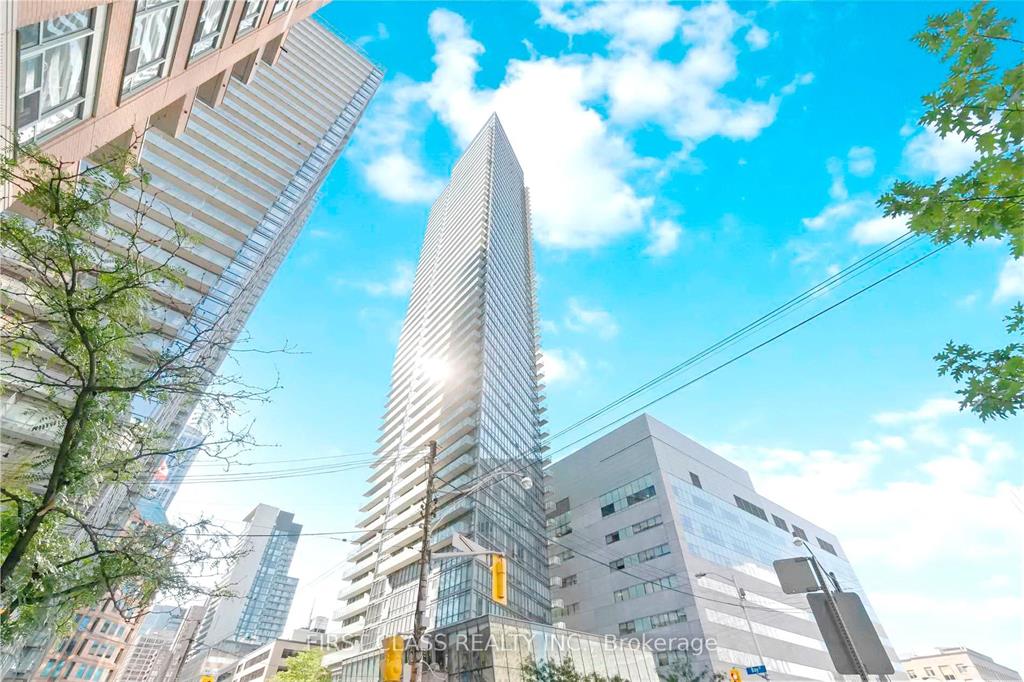 832 Bay St 505