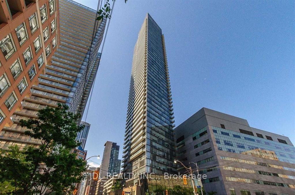 832 Bay St St 1605