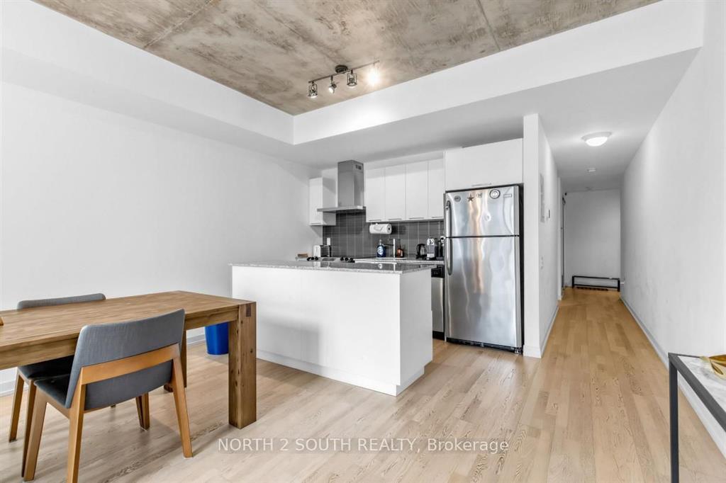95 Bathurst St 225