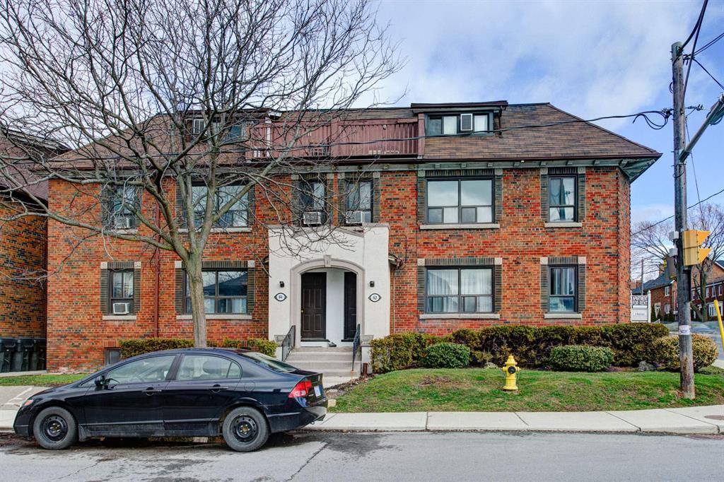 44 College View Ave.