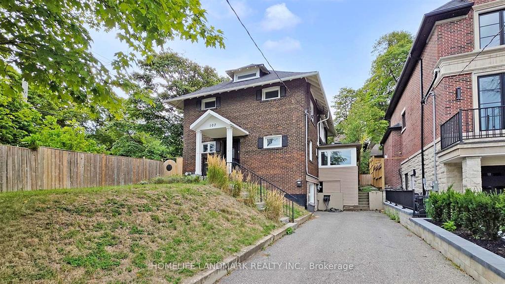 107 Lawrence Cres