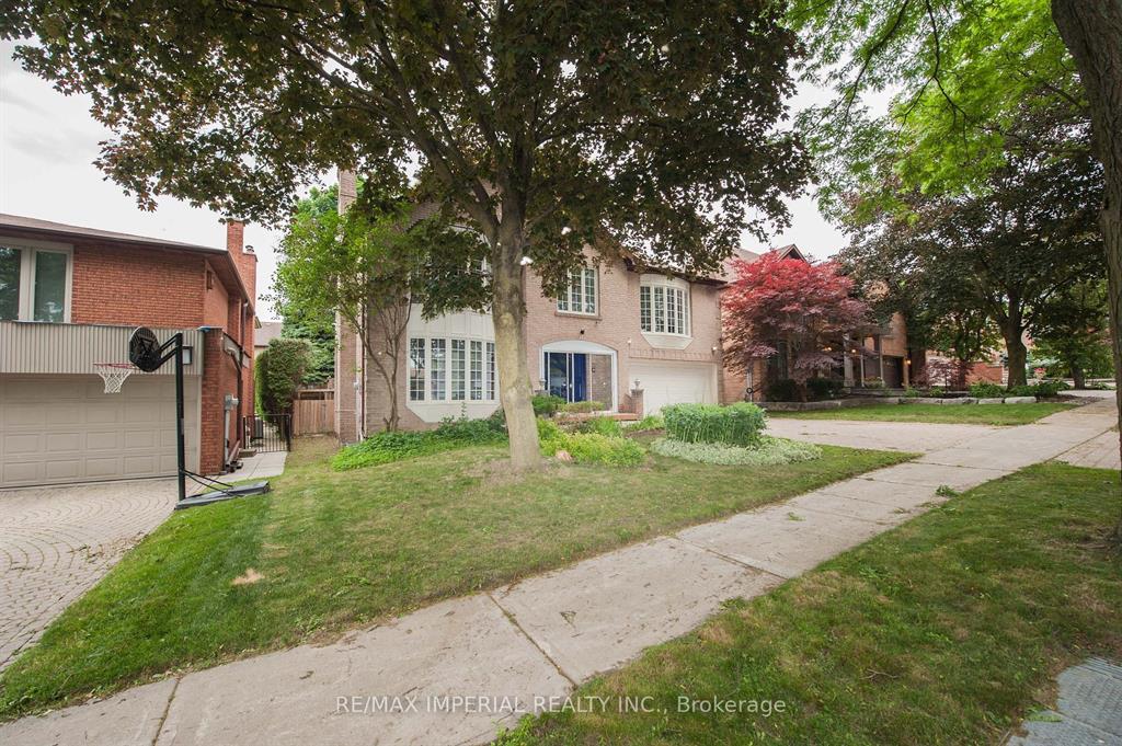 11 Riderwood Dr E