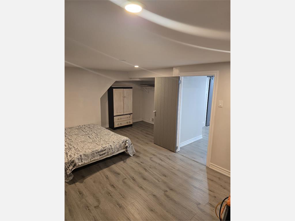 46 Lippincott Street West