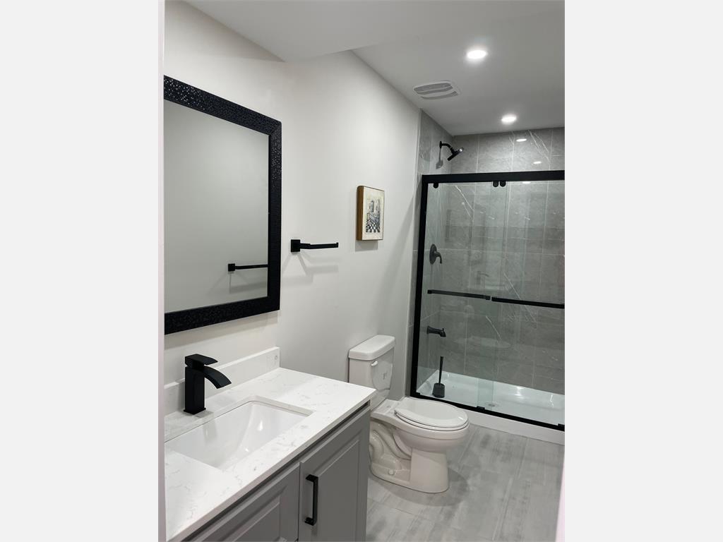 565 Conacher dr.