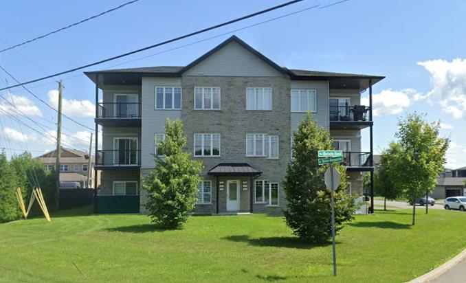 7825 CHEMIN STE-MARGUERITE