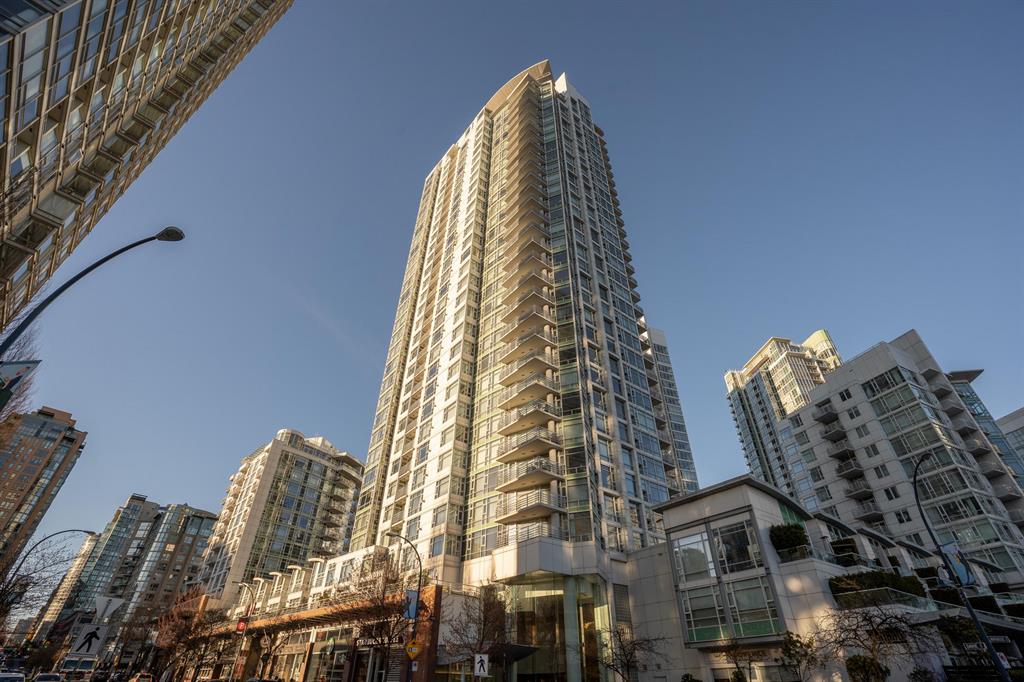 1199 Marinaside Crescent