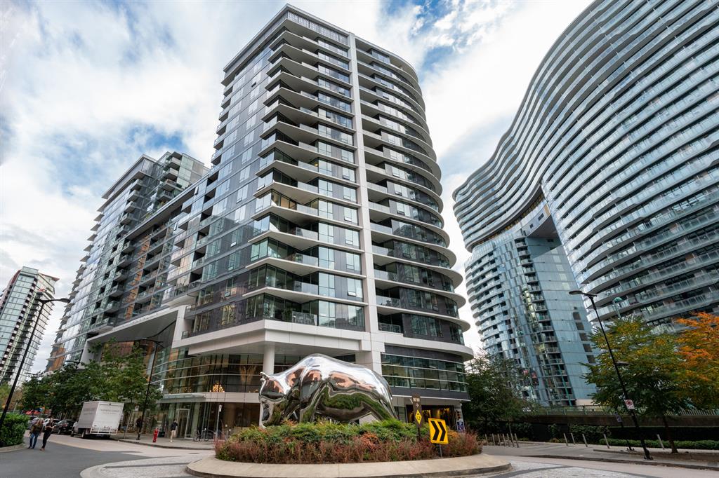 68 Smithe Street