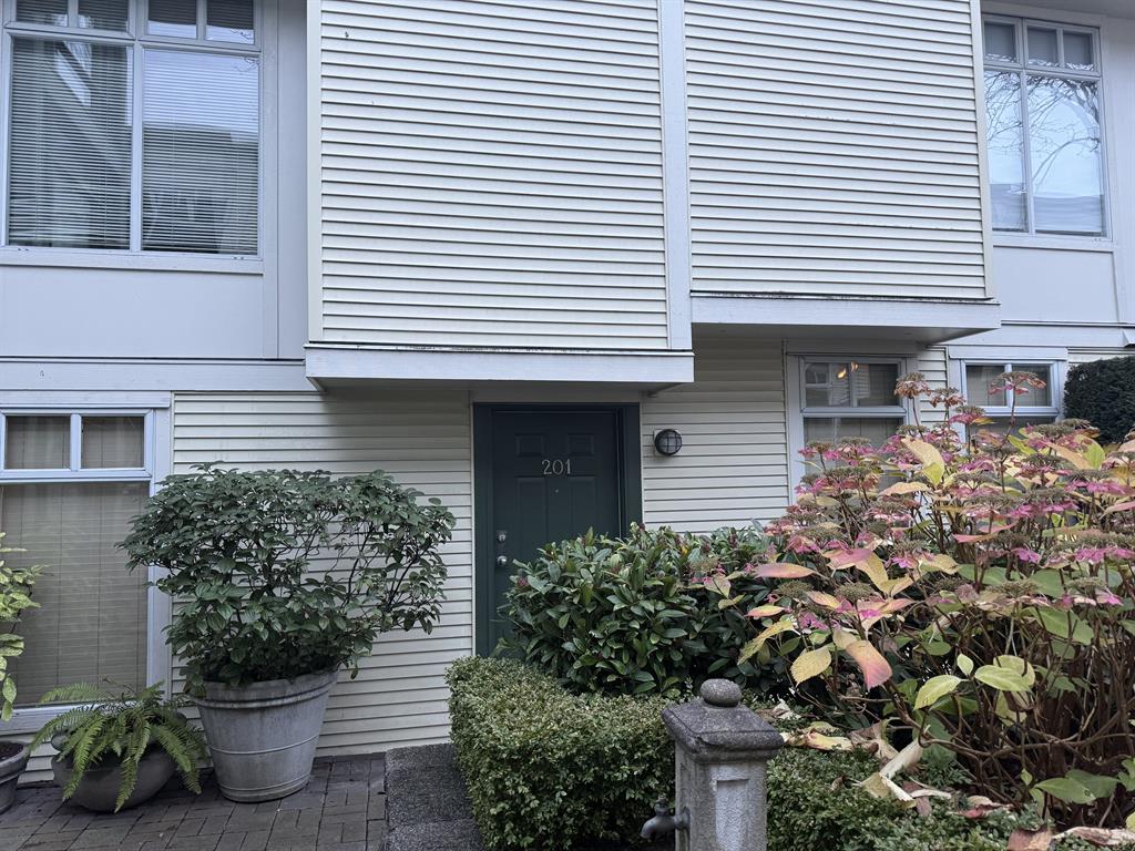 3727 West 10th Avenue