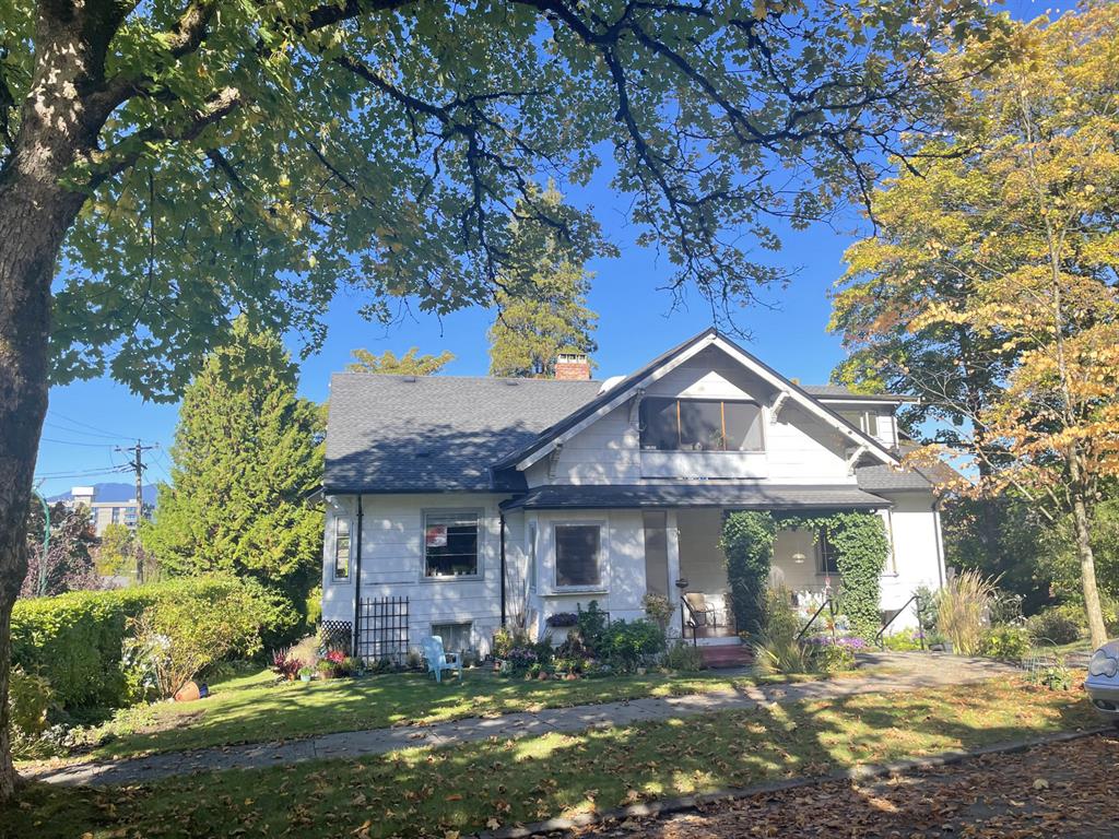 1695 Cedar Crescent