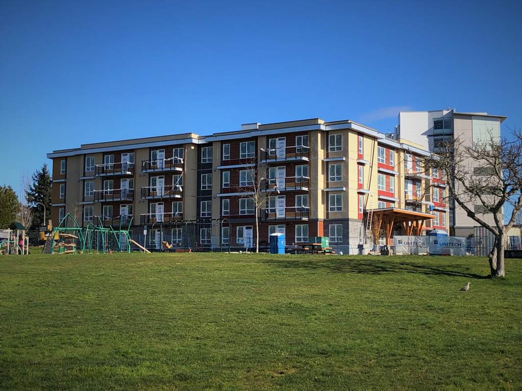 3816 carey road, victoria Apartment for Rent