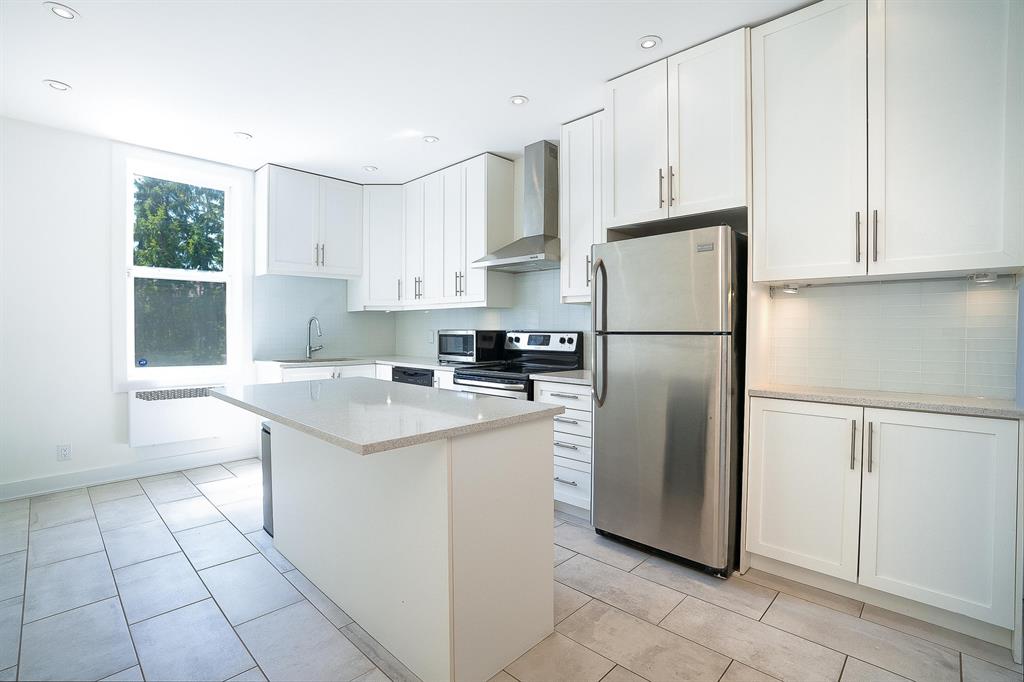 330 Ave Victoria