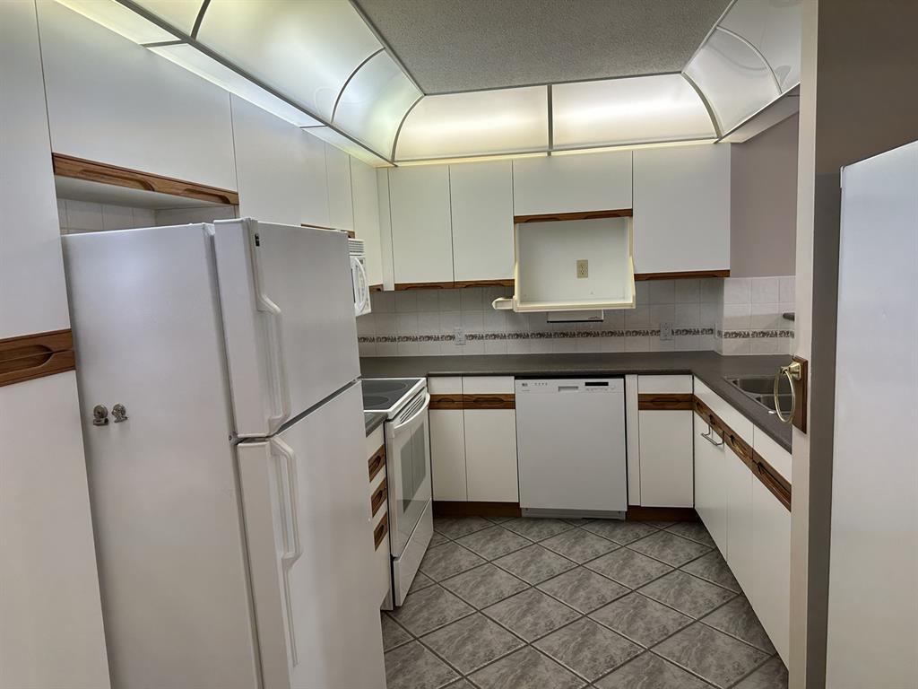 15563 Marine Dr, White Rock Townhouse for Rent