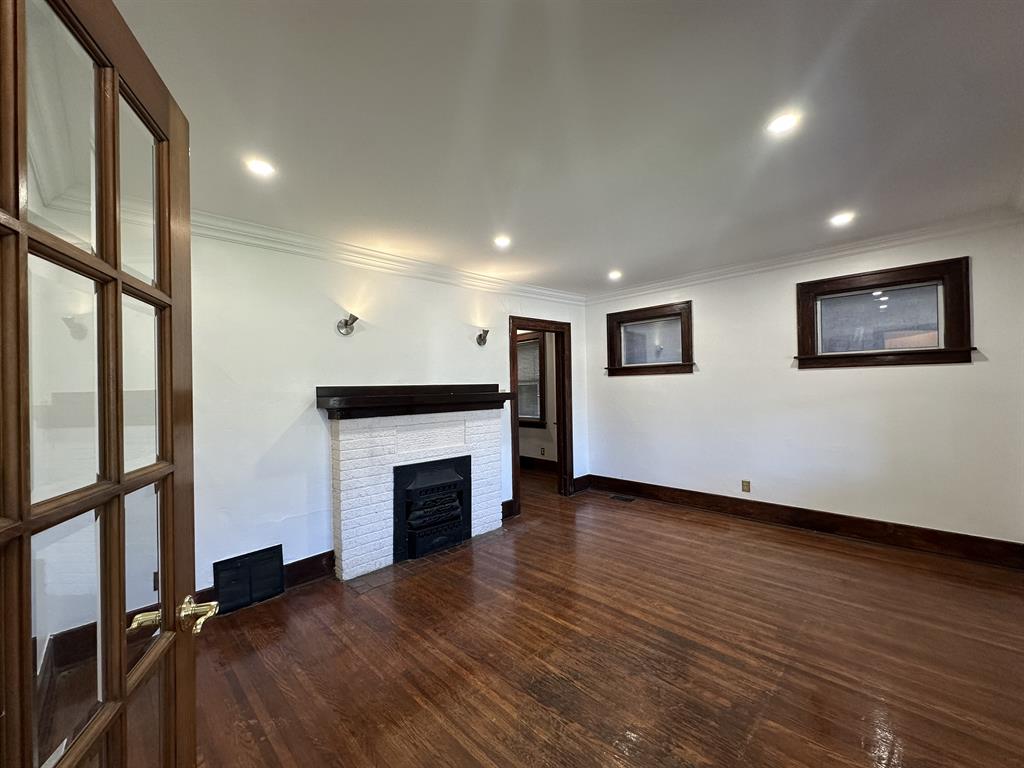 551 Moy Ave