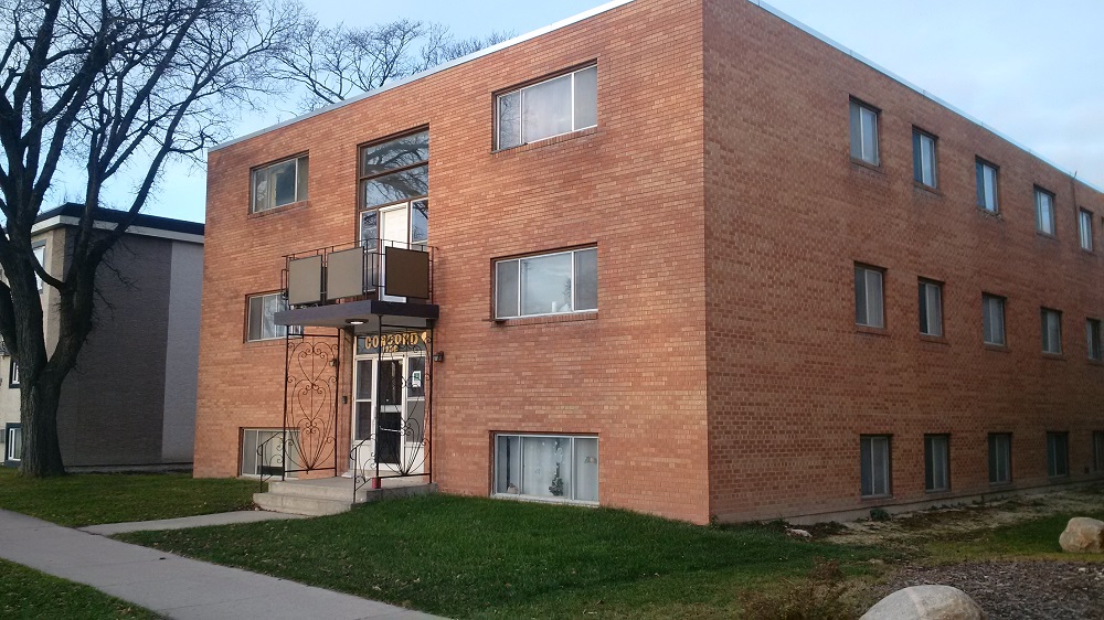 1736 Main St