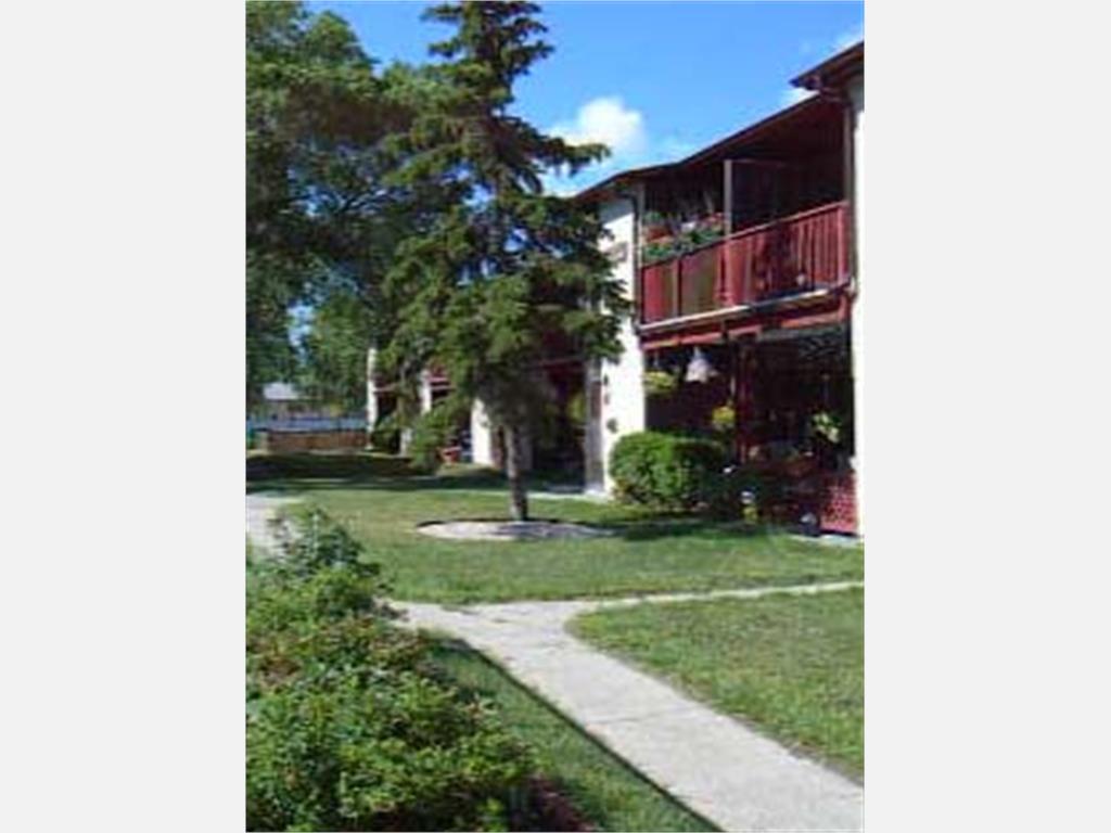 Roblin and Scotswood Dr.