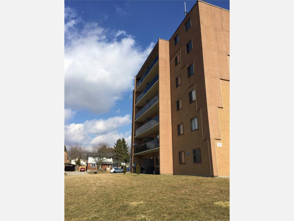 558 Durham Crescent, Woodstock Apartment for Rent