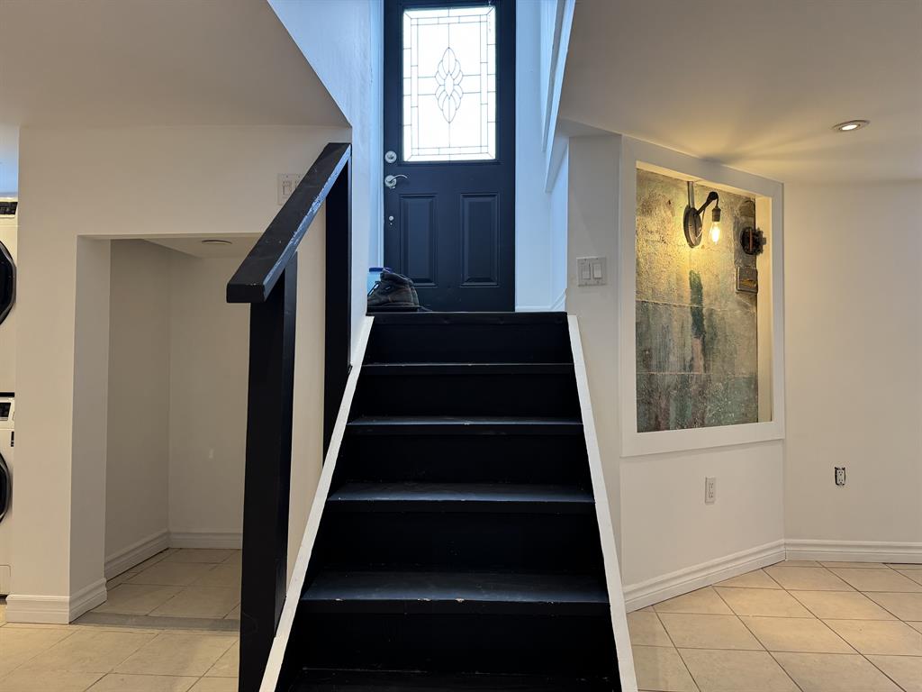2a tiverton ave